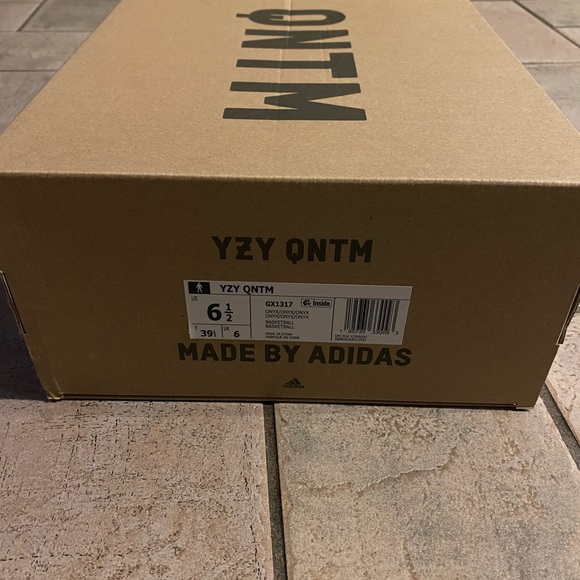 BOOST YZY QNTM ONYX SIZE 6 1/2 - Picture 4 of 6